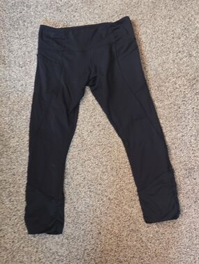 Womens Lululemon Black Athletic Capri Leggings - Comfortable Activewear